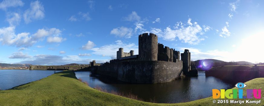 FZ011839-55 Panorama Caerphilly Castle